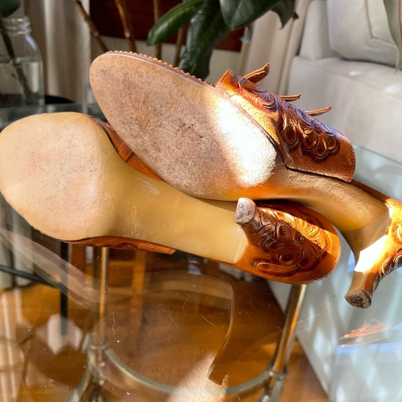 Vintage 1950s tooled leather mules heels 8 - Picture 5 of 5